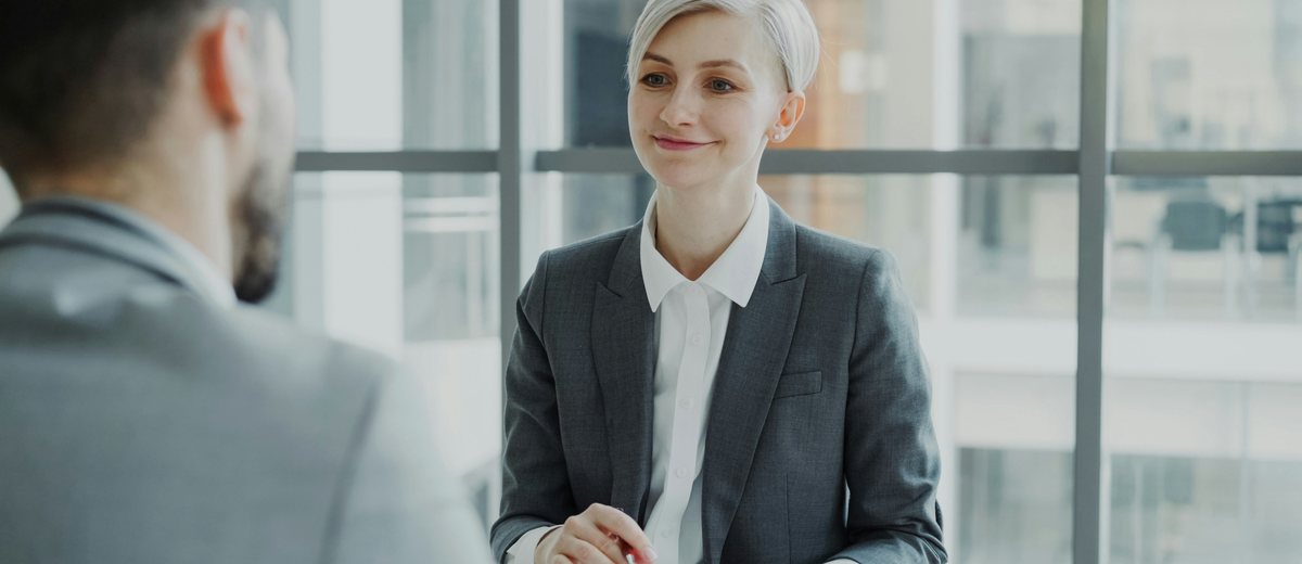 Como se comportar em uma entrevista de emprego sem parecer ensaiado